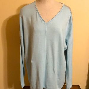 Chico’s two-tone light blue/gray v-neck sweater size 3